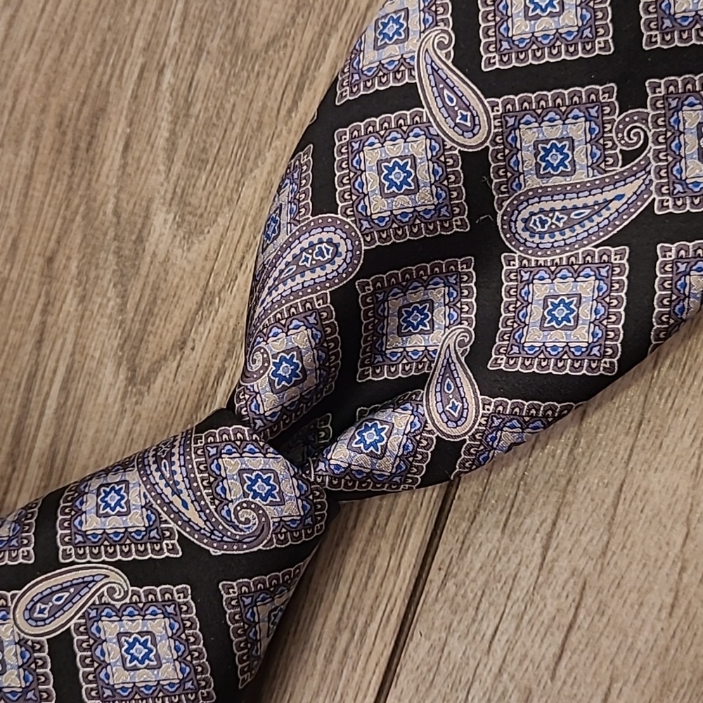 HART SCHAFFNER MARX Metallic Black Silver‎ Paisley Diamond Pattern Silk Tie NEW